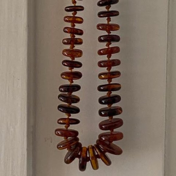SALE! Gradated Amber Flat Bead Necklace Mid Century Modern - Picture 6 of 6